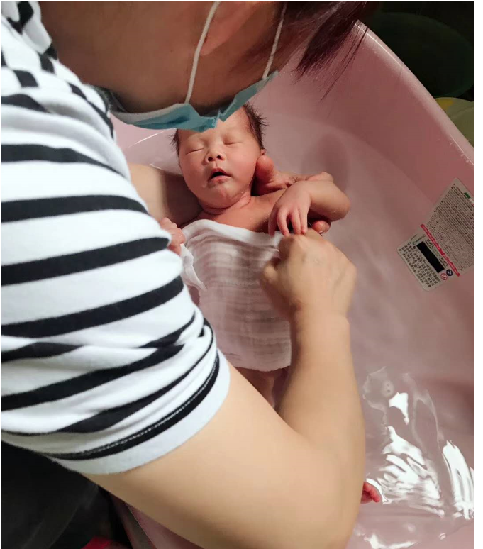 婴儿沐浴4.png